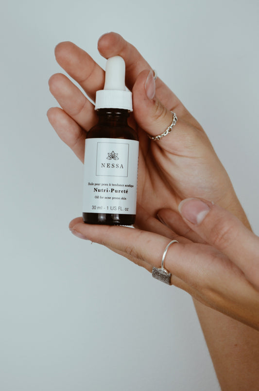 Pourquoi j'ai de l'acné chaque hiver? - Nessa Cosmétiques